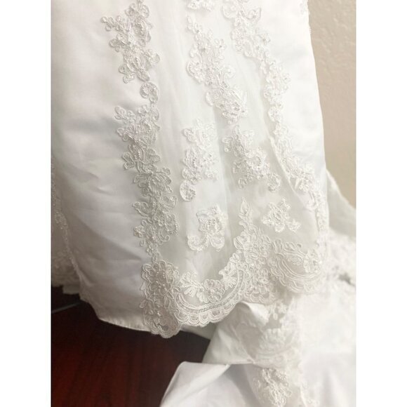 David's Bridal Michaelangelo Lace Trim Beaded Wedding Dress W/Train - 6 - Picture 3 of 15